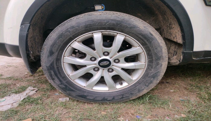 2016 Mahindra XUV500 W10 AT 1.99, Diesel, Automatic, 1,02,561 km, tyre