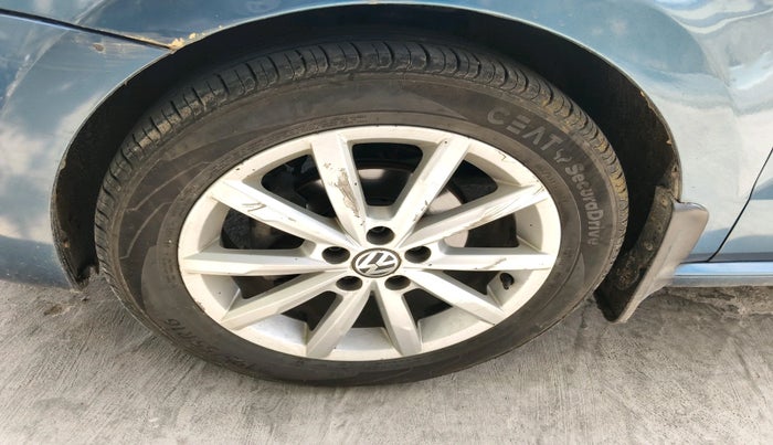 2017 Volkswagen Polo HIGHLINE PLUS 1.5 16 ALLOY, Diesel, Manual, 1,12,957 km, tyre