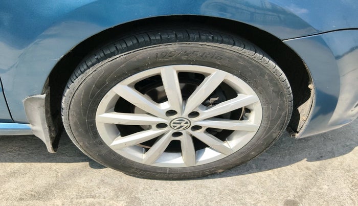 2017 Volkswagen Polo HIGHLINE PLUS 1.5 16 ALLOY, Diesel, Manual, 1,12,957 km, tyre