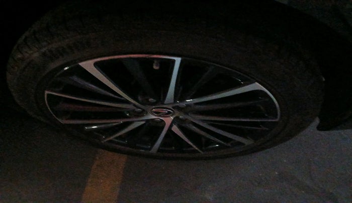 2024 Lexus ES 300h Luxury, Hybrid, Automatic, 4,491 km, tyre