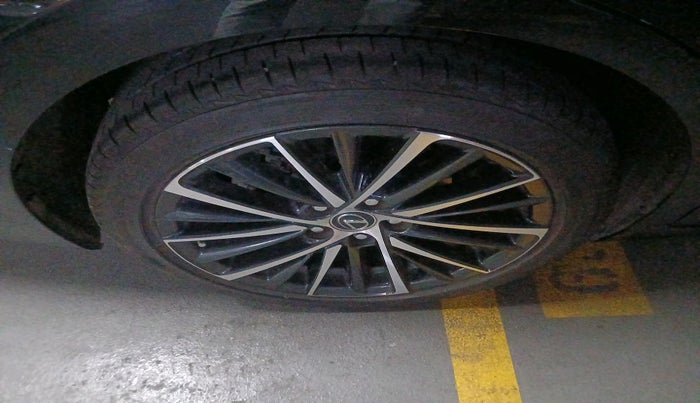 2024 Lexus ES 300h Luxury, Hybrid, Automatic, 4,491 km, tyre