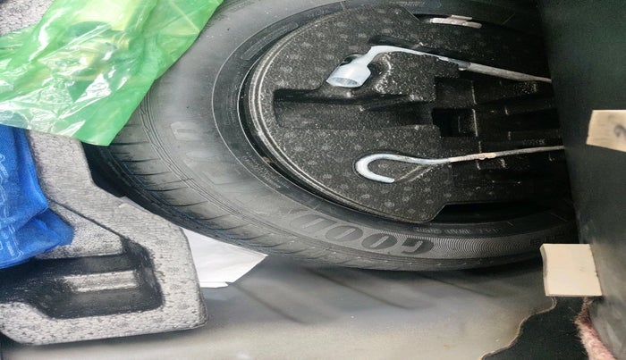 2021 Maruti Ciaz ALPHA  AT 1.5 SHVS PETROL, Petrol, Automatic, 53,241 km, tyre