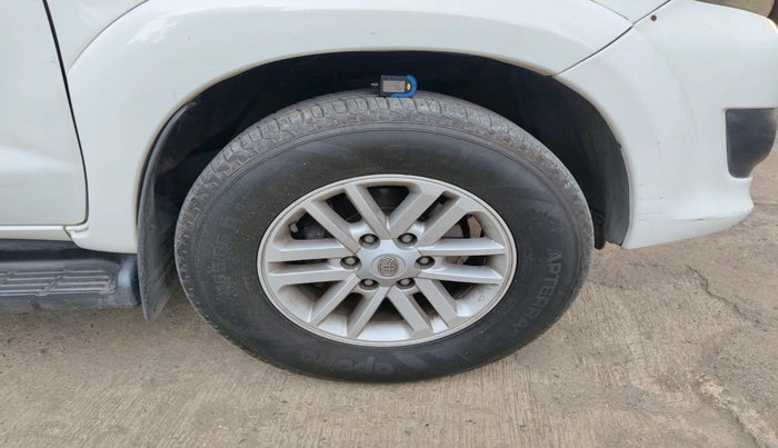 2012 Toyota Fortuner 3.0 4X2 AT, Diesel, Automatic, 75,812 km, tyre