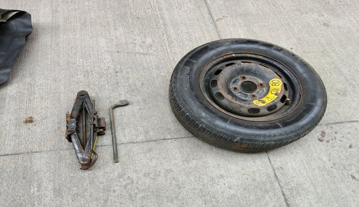 2012 Ford Fiesta STYLE DIESEL, Diesel, Manual, 2,33,772 km, tyre