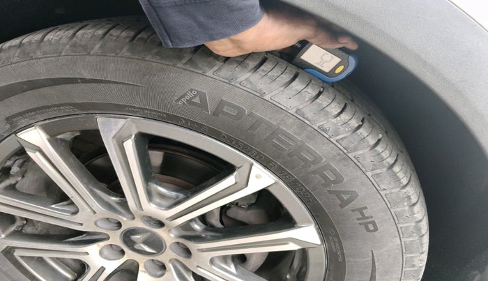 2022 Mahindra XUV700 AX 7 LUXURY D AT 7 STR, Diesel, Automatic, 91,917 km, tyre