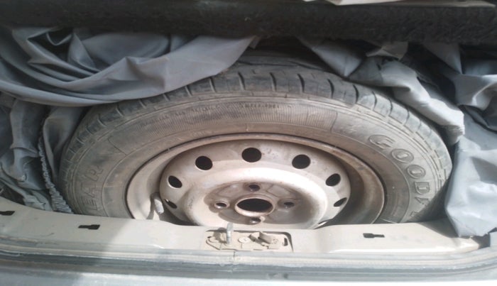 2011 Maruti Wagon R 1.0 LXI, Petrol, Manual, 1,25,746 km, tyre