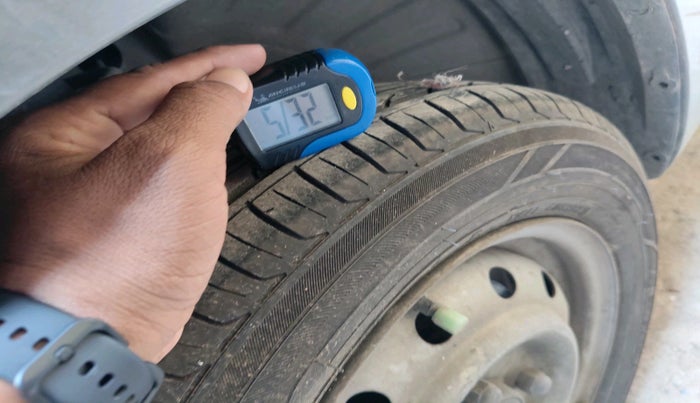 2014 Maruti Wagon R 1.0 LXI, Petrol, Manual, 87,444 km, tyre