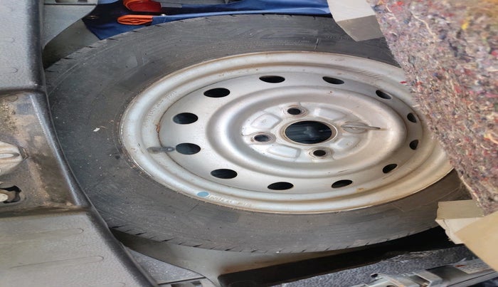 2014 Maruti Wagon R 1.0 LXI, Petrol, Manual, 87,444 km, tyre