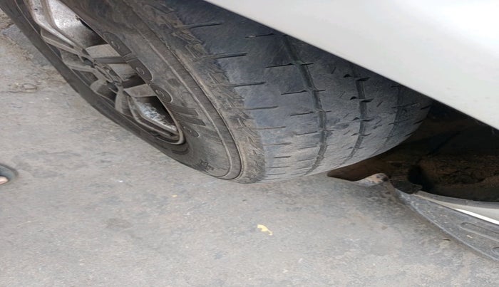 2017 Mahindra TUV300 T8, Diesel, Manual, 99,688 km, tyre