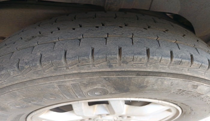 2017 Mahindra TUV300 T8, Diesel, Manual, 99,688 km, tyre