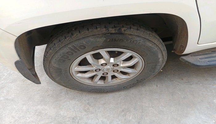 2017 Mahindra TUV300 T8, Diesel, Manual, 99,688 km, tyre