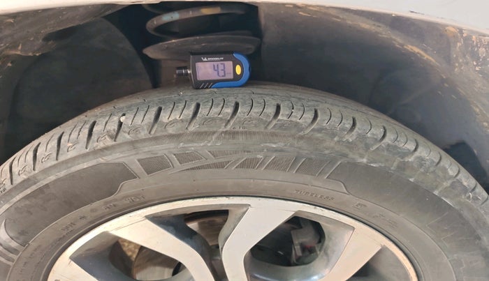 2016 Nissan Terrano XL D PLUS, Diesel, Manual, 1,57,388 km, tyre