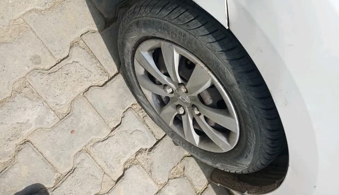2011 Hyundai Eon ERA, CNG, Manual, 49,339 km, tyre