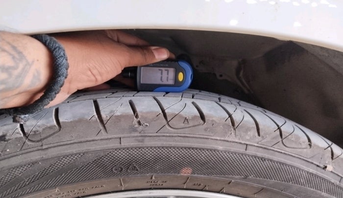 2021 Toyota Innova Crysta 2.4 ZX 7 STR, Diesel, Manual, 33,382 km, tyre