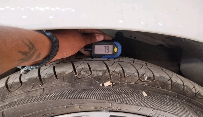 2021 Toyota Innova Crysta 2.4 ZX 7 STR, Diesel, Manual, 33,382 km, tyre