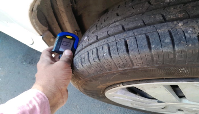 2014 Honda City 1.5L I-VTEC SV, Petrol, Manual, 1,04,707 km, tyre