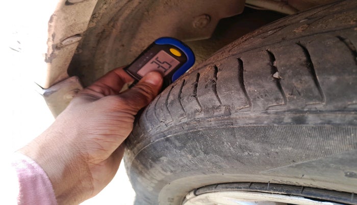 2014 Honda City 1.5L I-VTEC SV, Petrol, Manual, 1,04,707 km, tyre