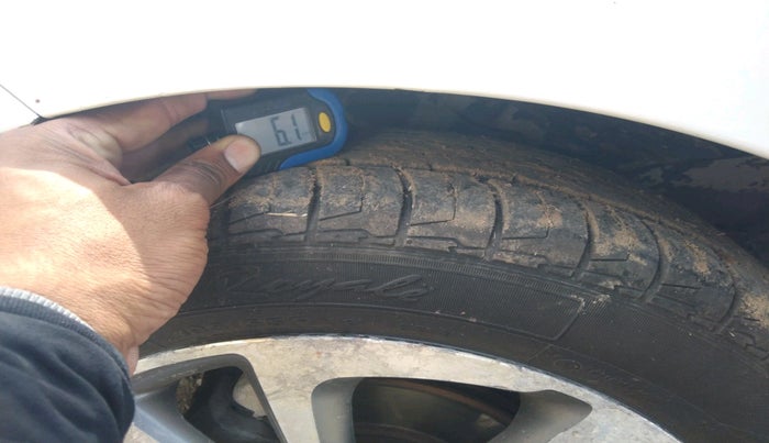 2015 Hyundai Elite i20 ASTA 1.4 CRDI, Diesel, Manual, 1,43,377 km, tyre