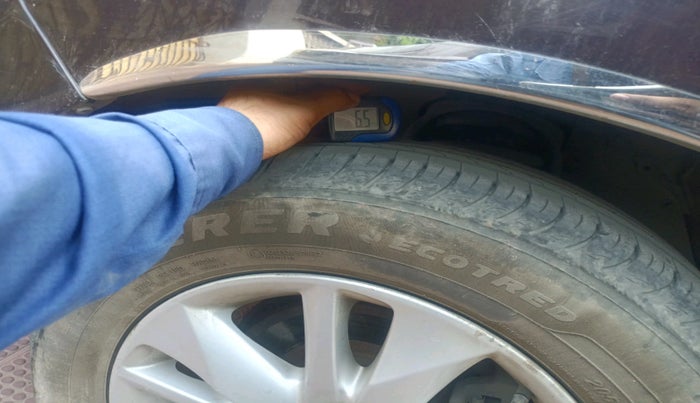 2017 Toyota Innova Crysta 2.4 ZX 7 STR, Diesel, Manual, 1,12,908 km, tyre