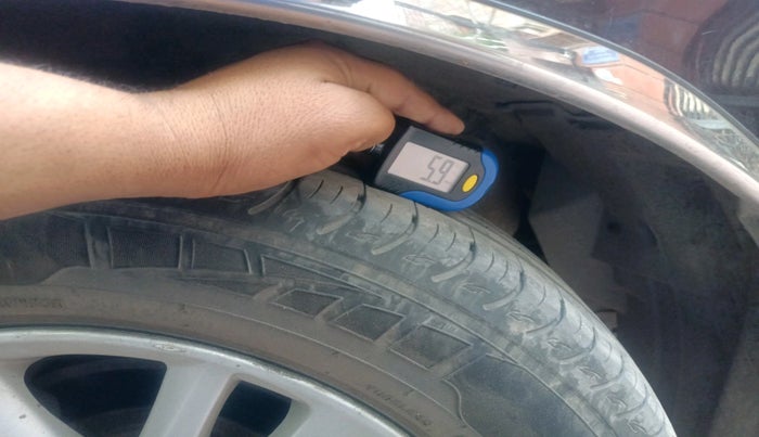 2017 Toyota Innova Crysta 2.4 ZX 7 STR, Diesel, Manual, 1,12,908 km, tyre