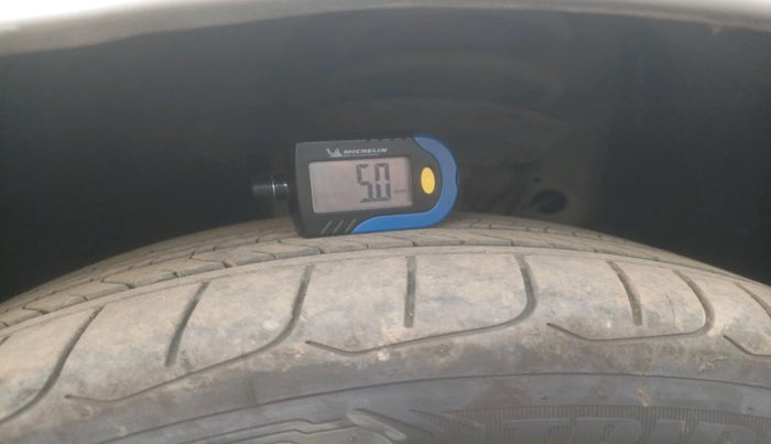 2016 Skoda Octavia STYLE PLUS AT 1.8 TSI, Petrol, Automatic, 1,22,843 km, tyre