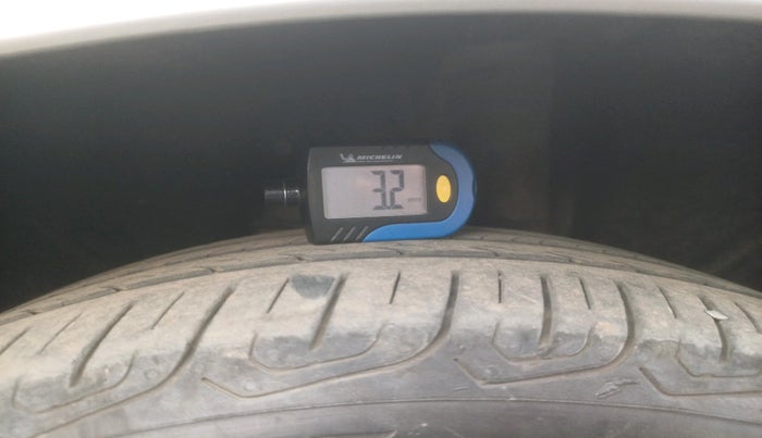 2016 Skoda Octavia STYLE PLUS AT 1.8 TSI, Petrol, Automatic, 1,22,843 km, tyre