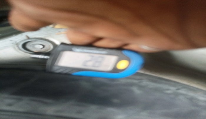 2016 Skoda Octavia STYLE PLUS AT 1.8 TSI, Petrol, Automatic, 1,22,843 km, tyre