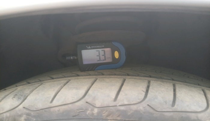 2016 Skoda Octavia STYLE PLUS AT 1.8 TSI, Petrol, Automatic, 1,22,843 km, tyre