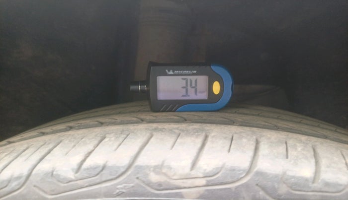 2016 Skoda Octavia STYLE PLUS AT 1.8 TSI, Petrol, Automatic, 1,22,843 km, tyre