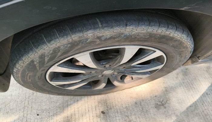 2019 Maruti S Cross DELTA 1.3, Diesel, Manual, 1,23,113 km, tyre