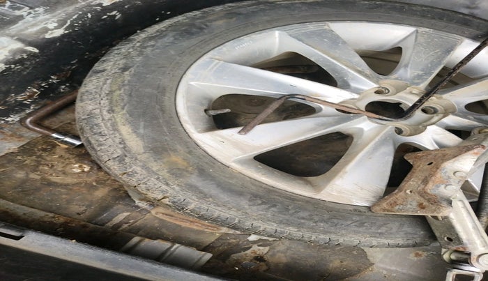 2013 Hyundai Verna FLUIDIC 1.6 CRDI SX, Diesel, Manual, 1,23,195 km, tyre