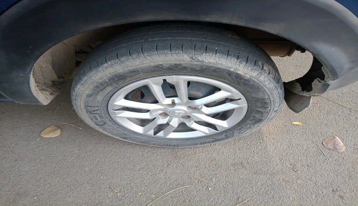 2020 Renault TRIBER RXL MT, Petrol, Manual, 2,24,178 km, tyre