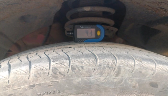 2024 Mahindra XUV 3XO AX5L 1.2 TGDi, Petrol, Manual, 35,344 km, tyre