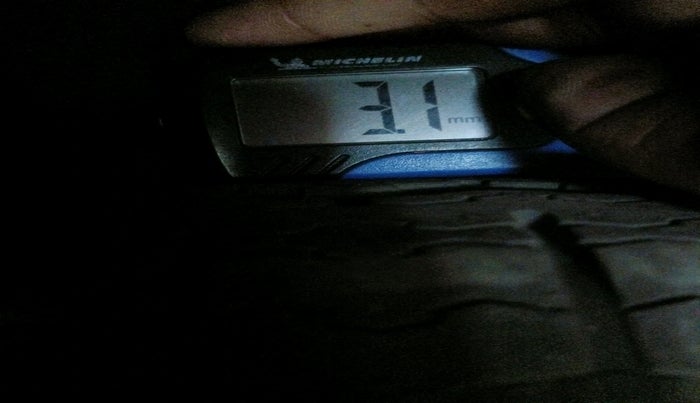 2024 Mahindra XUV 3XO AX5L 1.2 TGDi, Petrol, Manual, 35,344 km, tyre