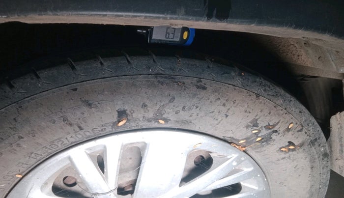 2002 Toyota Qualis  2.4 D FS, Diesel, Manual, 1,30,345 km, tyre