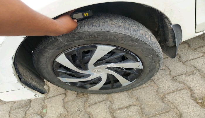 2011 Toyota Etios G, Petrol, Manual, 44,981 km, tyre