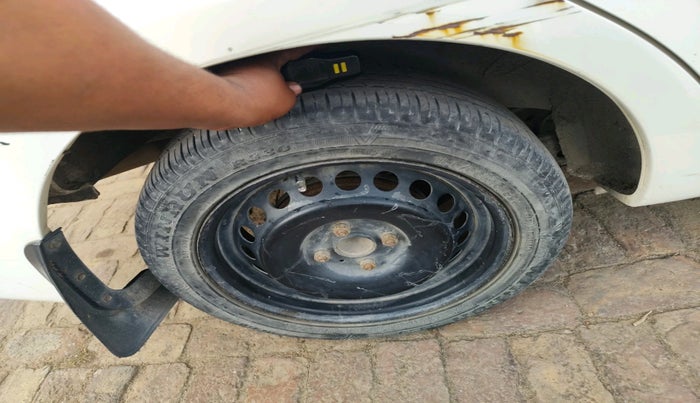 2011 Toyota Etios G, Petrol, Manual, 44,981 km, tyre