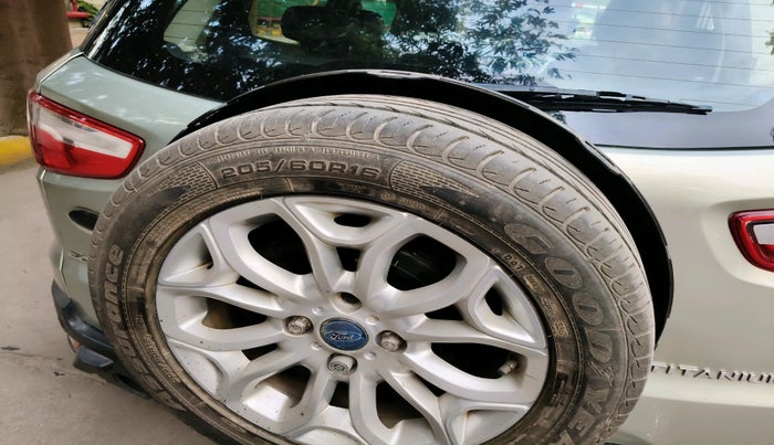 2015 Ford Ecosport TITANIUM 1.5L PETROL AT, Petrol, Automatic, 1,26,621 km, tyre