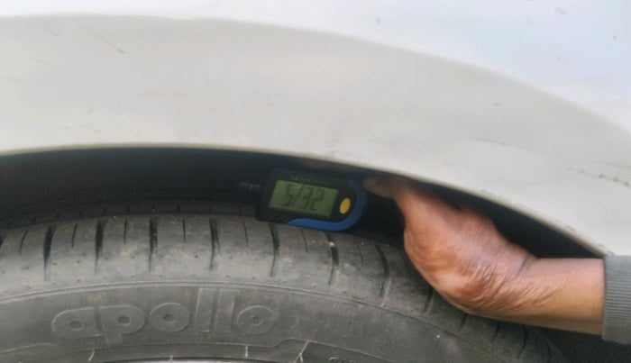 2017 Volkswagen Ameo HIGHLINE1.2L PLUS 16 ALLOY, Petrol, Manual, 1,47,729 km, tyre