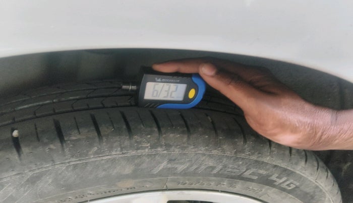 2017 Volkswagen Ameo HIGHLINE1.2L PLUS 16 ALLOY, Petrol, Manual, 1,47,729 km, tyre