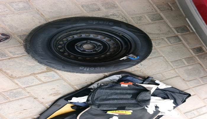 2023 Hyundai VENUE SX (O) 1.0 TURBO DCT DUAL TONE, Petrol, Automatic, 35,105 km, tyre