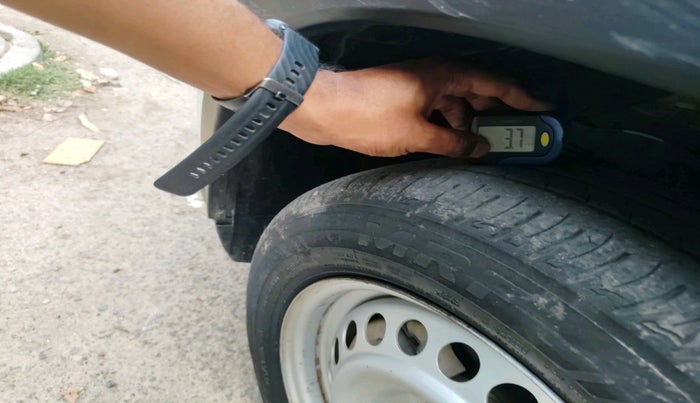 2022 Maruti Vitara Brezza LXI, Petrol, Manual, 67,643 km, tyre