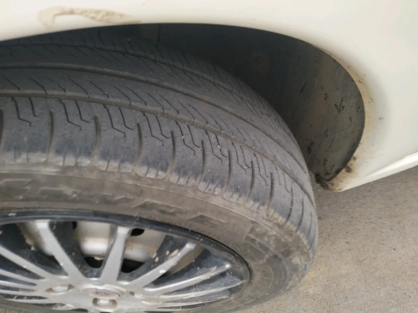 2013 Tata Indigo ECS LX TDI, Diesel, Manual, 84,397 km, tyre