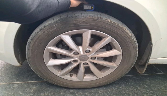 2015 Skoda Octavia ELEGANCE 2.0 TDI AT, Diesel, Automatic, 1,42,598 km, tyre