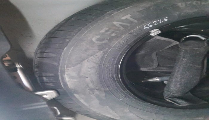 2024 Maruti Dzire ZXi CNG, CNG, Manual, 35,909 km, tyre