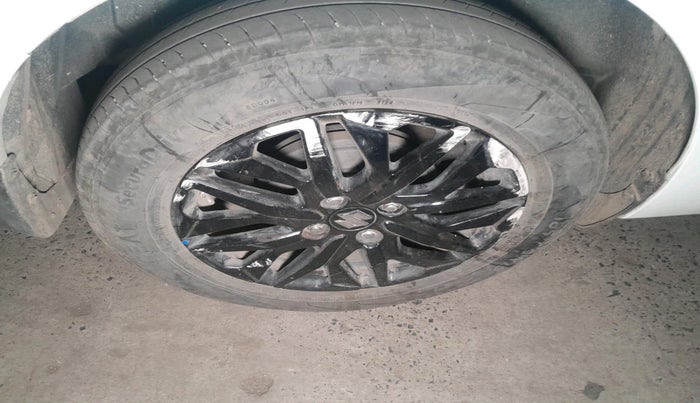 2024 Maruti Dzire ZXi CNG, CNG, Manual, 35,909 km, tyre