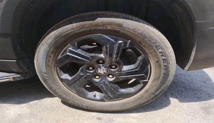 2023 Maruti BREZZA ZXI AT SMART HYBRID, Petrol, Automatic, 34,078 km, tyre