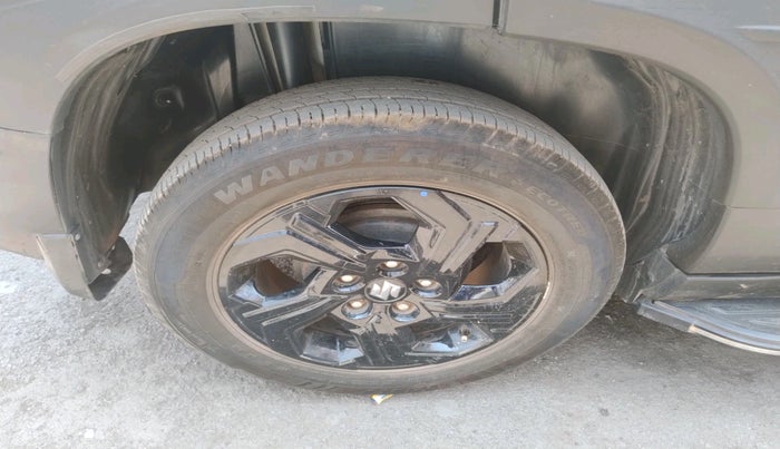 2023 Maruti BREZZA ZXI AT SMART HYBRID, Petrol, Automatic, 34,078 km, tyre