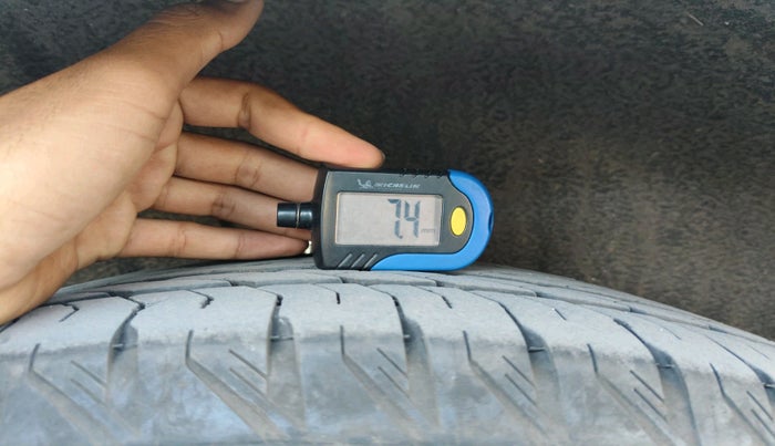 2014 Audi Q5 2.0 TDI PREMIUM PLUS, Diesel, Automatic, 1,60,582 km, tyre