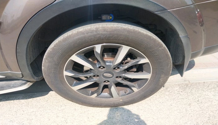 2018 Mahindra XUV500 W11 AT, Diesel, Automatic, 60,552 km, tyre